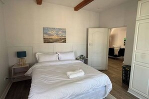 2 slaapkamers, een strijkplank/strijkijzer, wifi, beddengoed