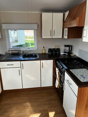 Køkkentøj/tallerkener/redskaber