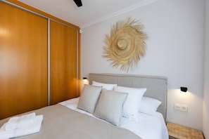 2 Schlafzimmer, BĂŒgeleisen/BĂŒgelbrett, WLAN, BettwĂ€sche