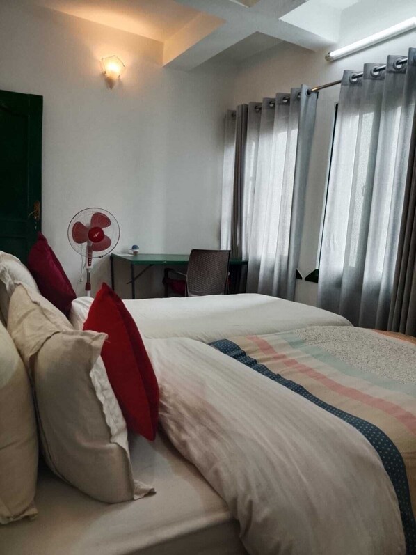 3 bedrooms, iron/ironing board, WiFi, bed sheets