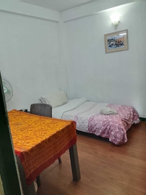 3 makuuhuonetta, silitysrauta/-lauta, Wi-Fi, vuodevaatteet