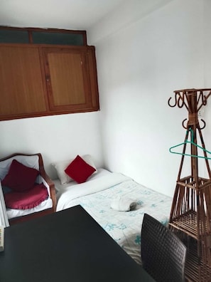 3 makuuhuonetta, silitysrauta/-lauta, Wi-Fi, vuodevaatteet