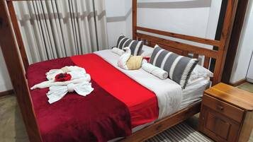 Classic Apartment, Lagoon View | Free WiFi