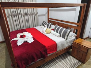 Classic Apartment, Lagoon View | Free WiFi