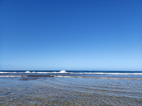 En la playa, arena blanca