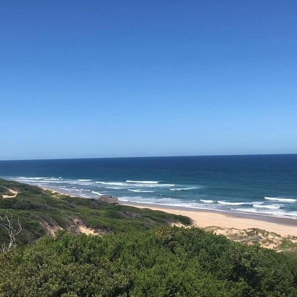 Aan het strand, wit zand