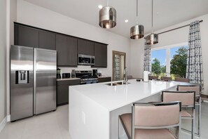 Fridge, oven, stovetop, dishwasher