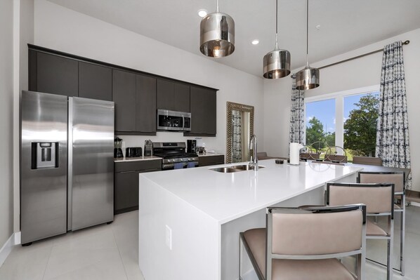 Fridge, oven, stovetop, dishwasher