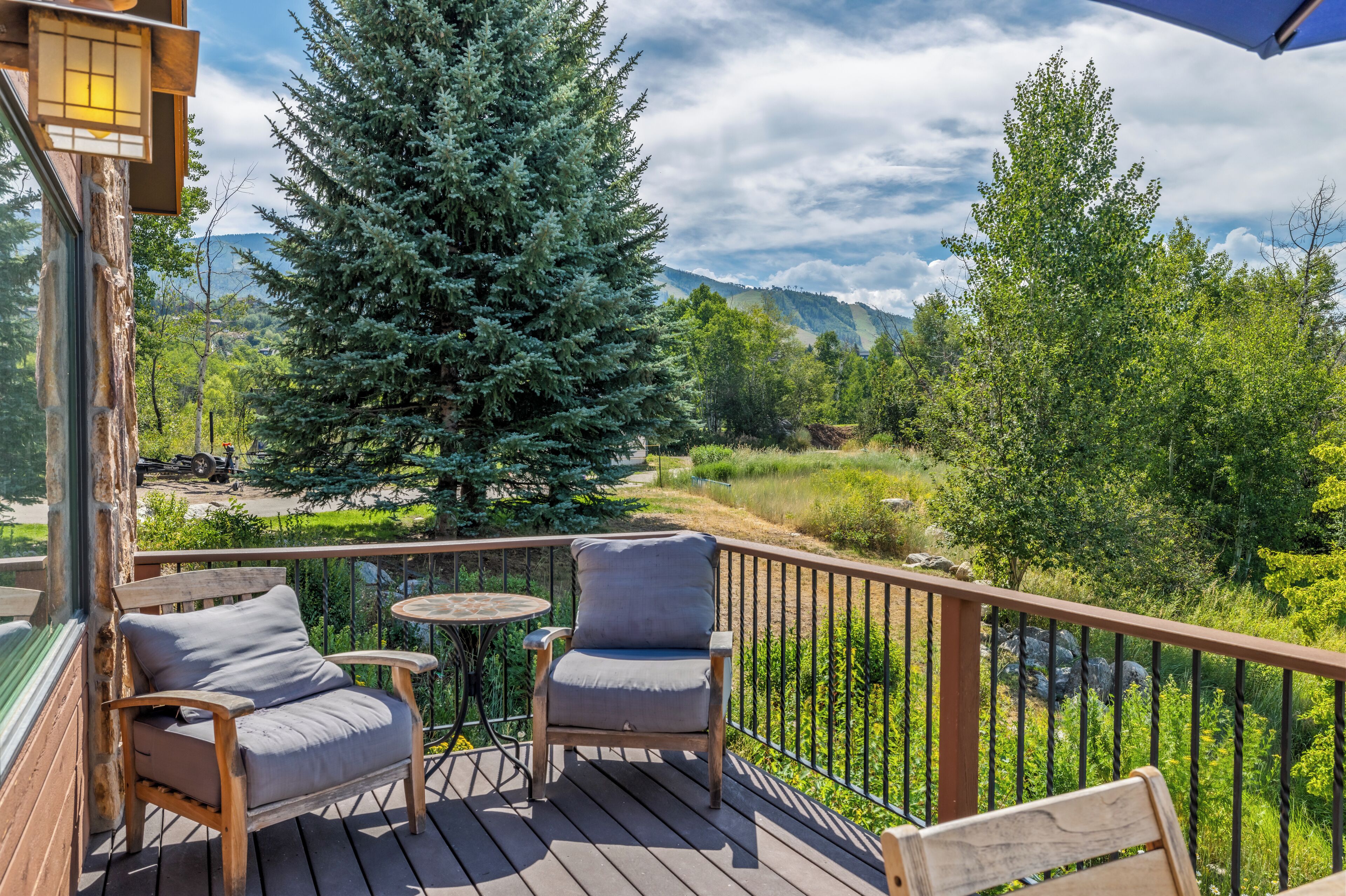 المنطقة المحيطة بالمنشأة