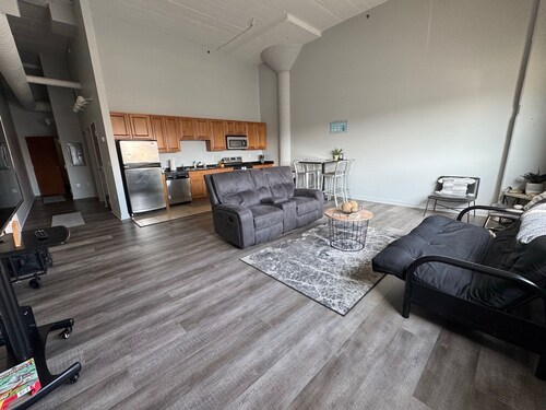 Downtown Spacious Condo