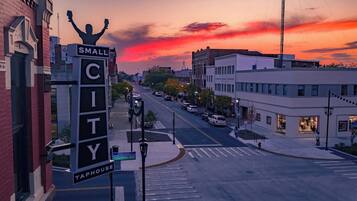 A city street with a building labeled 'SMALL CITY TAPHOUSE' and Columbus Ave.