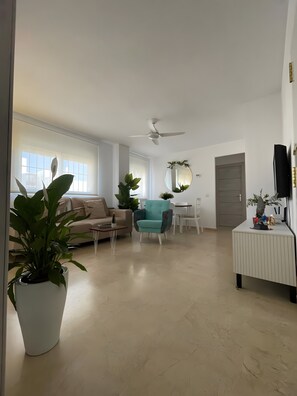 TV - Apartment 'El Portil Pinares' with Shared Pool, Private Terrace and Wi-Fi (El Portil)
