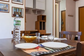Dining - GuestHost - Hopper House (Cagliari)