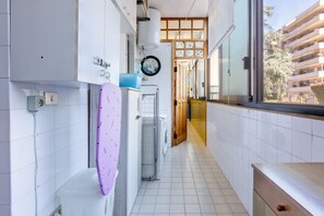 Interior - GuestHost - Hopper House (Cagliari)
