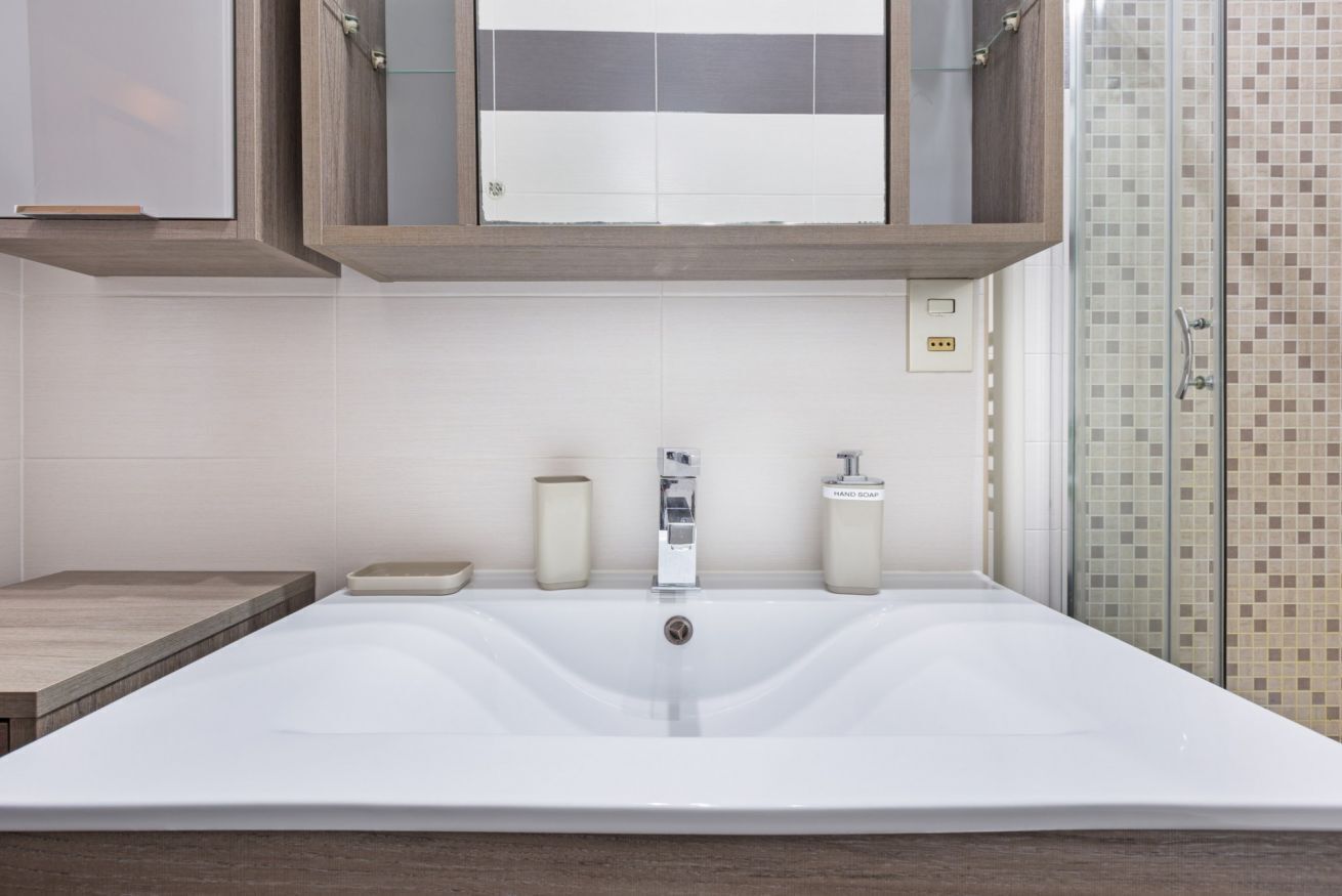 Douche, bidet, serviettes fournies
