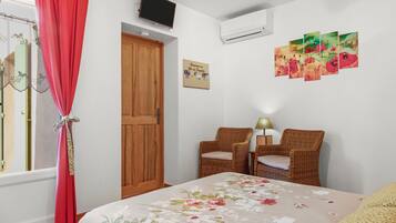 1 habitación, tabla de planchar con plancha y wifi