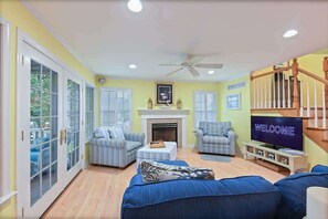 TV, fireplace, offices