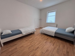 Iron/ironing board, WiFi, bed sheets