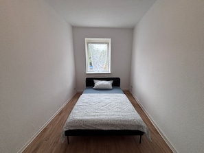 3 Schlafzimmer, Schreibtisch, Bügeleisen/Bügelbrett, WLAN