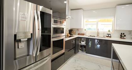 Luxury and Spacious house with pool and lush garden in Miami