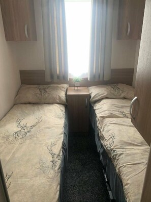 3 quartos, individualmente decorados, individualmente mobiliados