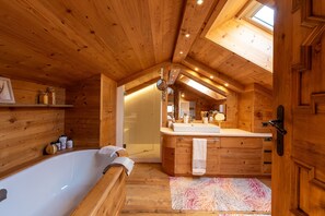 Shower, hair dryer, bidet, towels - Alverà Lodge with Terrace R&R (Cortina d´Ampezzo)