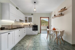 雪櫃、焗爐、爐具、洗碗機