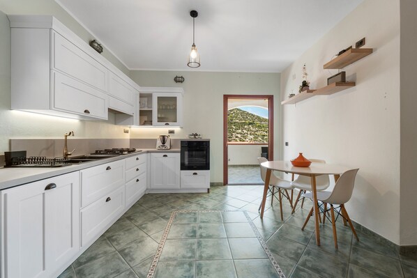 Kühlschrank, Ofen, Herdplatte, Geschirrspüler