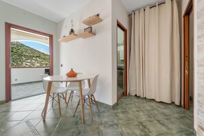 Dining - Holiday Home 'Buggerru Hugo' with Sea View, Private Terrace and Air Conditioning (Buggerru)