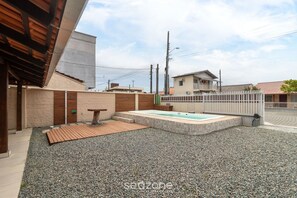 Bañera de hidromasaje exterior