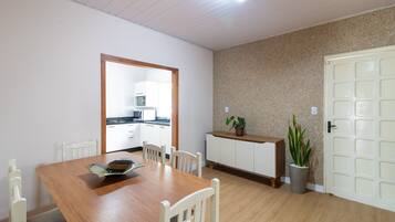 Basic Villa | Dining