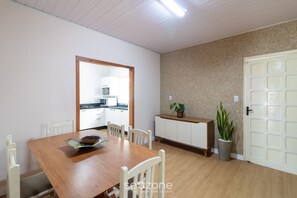 Basic Villa | Dining