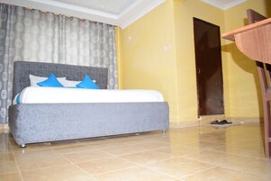 Executive Double Room | Free WiFi, bed sheets