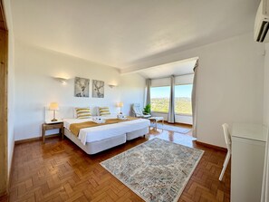 Iron/ironing board, free WiFi, bed sheets - ALGARVE COUNTRY VILLA 2 WITH POOL by HOMING (Estoi)