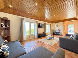 TV - ALGARVE COUNTRY VILLA 2 WITH POOL by HOMING (Estoi)