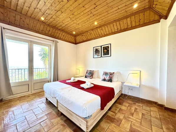 3 bedrooms, bed sheets