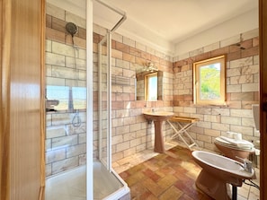Shower, towels - Algarve Country Villa 2 by Homing (Faro)