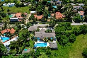 An aerial view of a residential area with houses, a swimming pool, and lush greenery. - SOSUA Luxury 9-BDR Villa : 20 Guests : POOL (Sosúa)