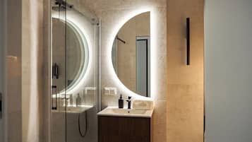 Deluxe Apartment, Balcony, River View | Bathroom
