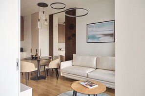 豪華公寓, 陽台, 河景 | 起居區 | 平面電視