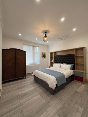 Bügeleisen/Bügelbrett, kostenloses WLAN, Bettwäsche