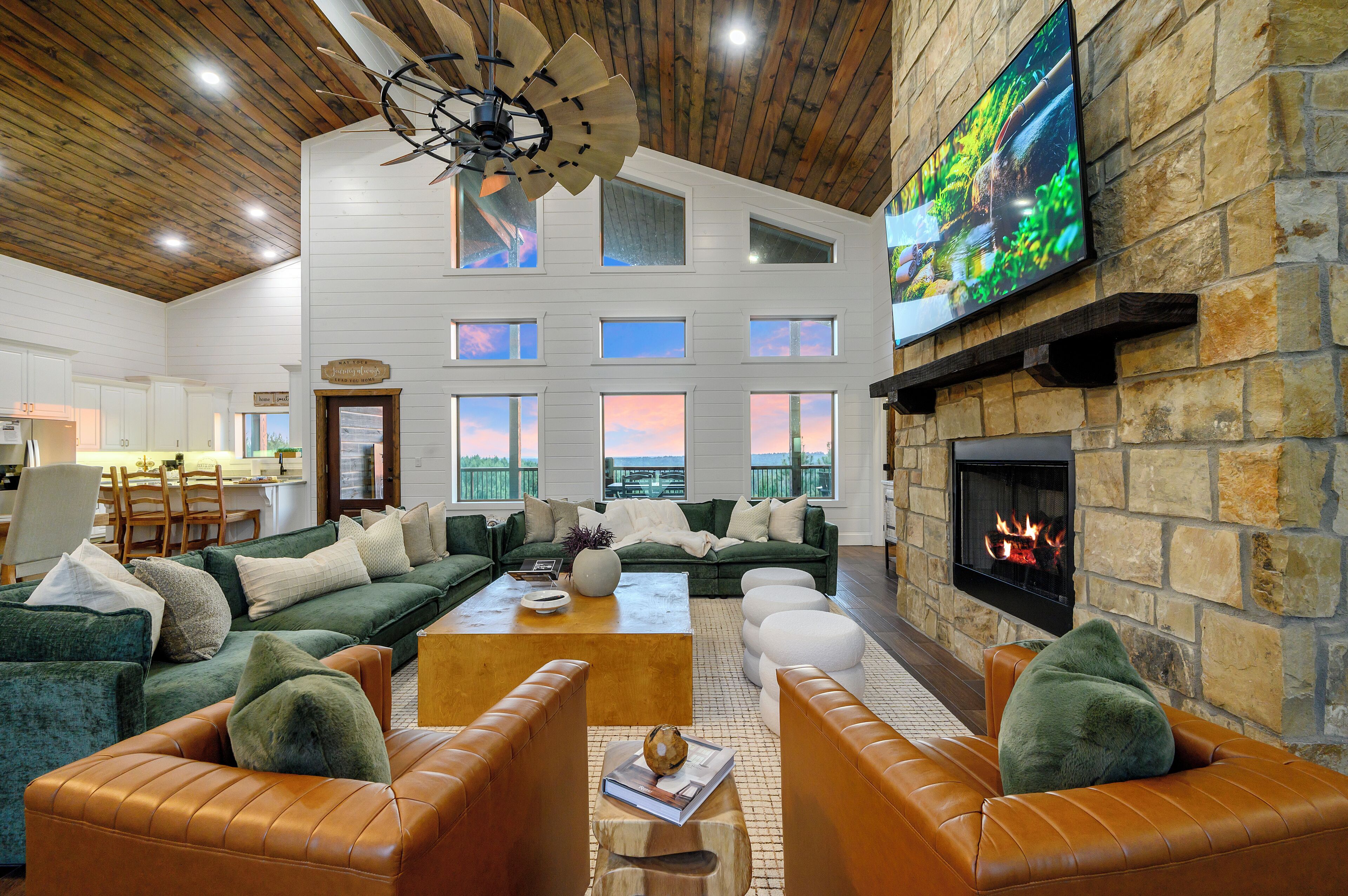 Smart-TV, Kamin, Arbeitsbereiche