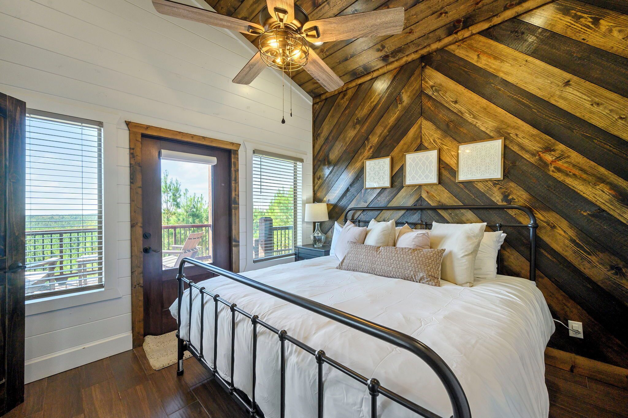 5 sovrum, skrivbord, resesäng och gratis wi-fi