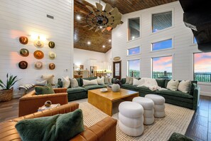Smart TV, fireplace, offices - Broken Bow cabin escape | 5BR, spa, game & bunk room, fire pit, outdoor fun, epic views (Broken Bow)