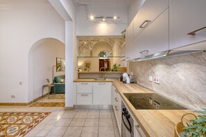 Fridge, oven, coffee/tea maker, electric kettle - Charming and cosy maisonette in Sliema RABE1-1 (Sliema)