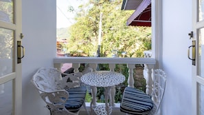 Comfort Room, Balcony | Living area