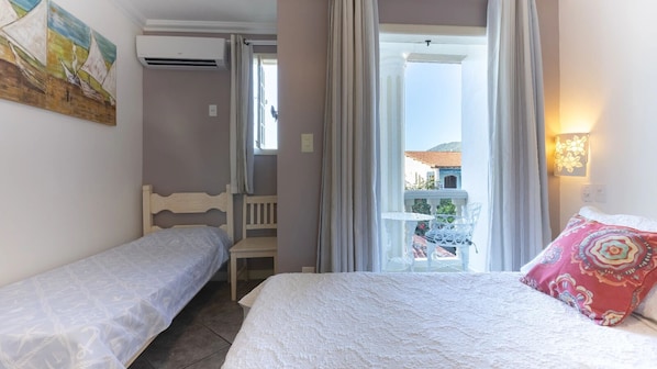 In-room safe, free WiFi - Pousada Casablanca (Angra dos Reis)