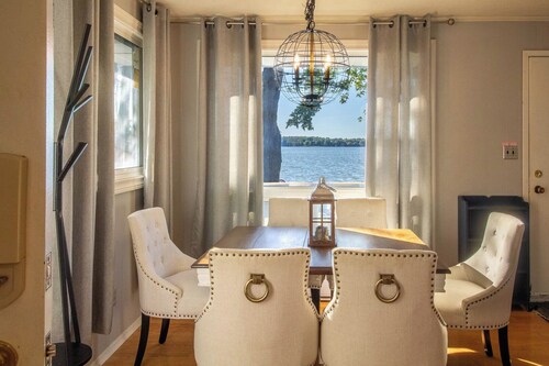 Sunsets on Scugog - Three Bedroom Cottage, Sleeps 8