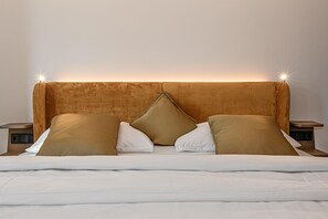 Studio Superior, pemandangan gunung | Ruang kerja ramah laptop, kedap suara, dan setrika/meja setrika