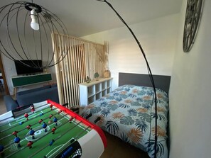 WiFi, bed sheets